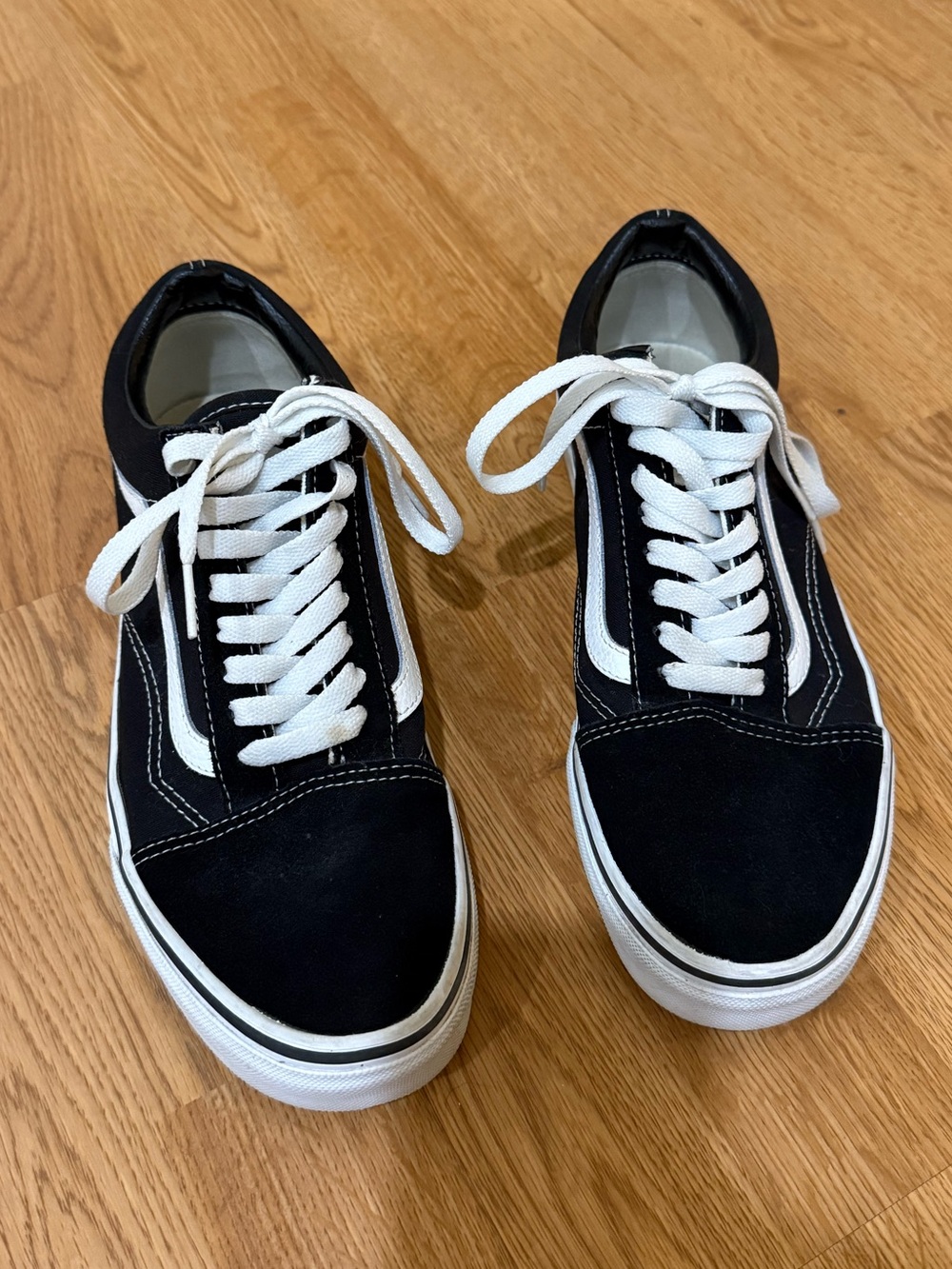 Vans Black and White Old Skool Low-Top Sneakers - Men's